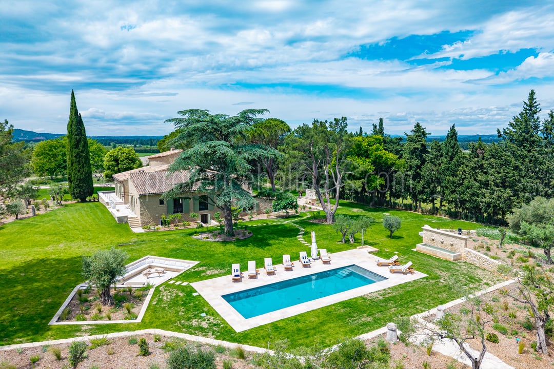 Mas de charme avec piscine chauffée près de Boulbon