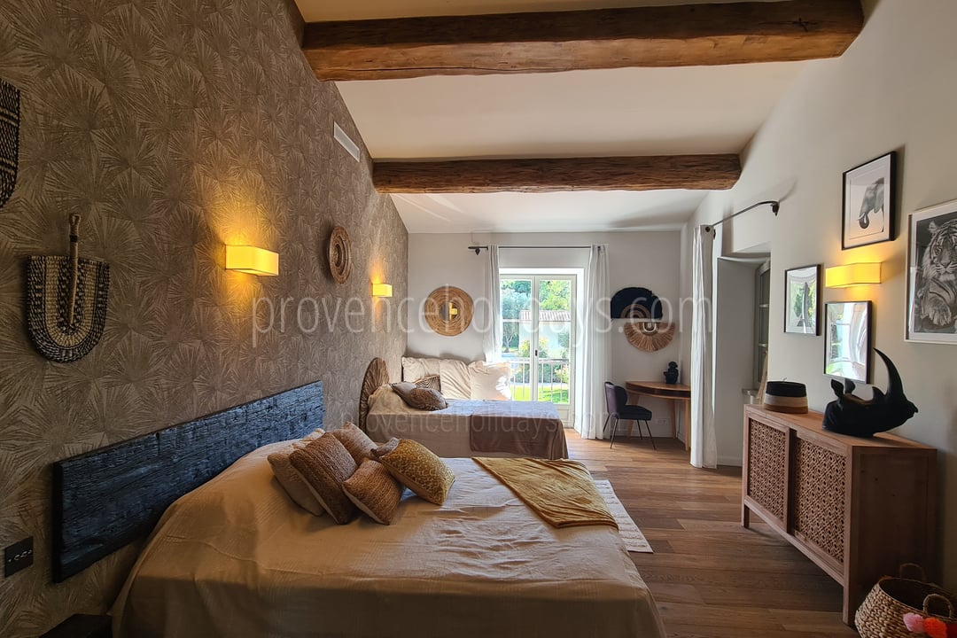 58 - Mas Van Gogh: Villa: Bedroom