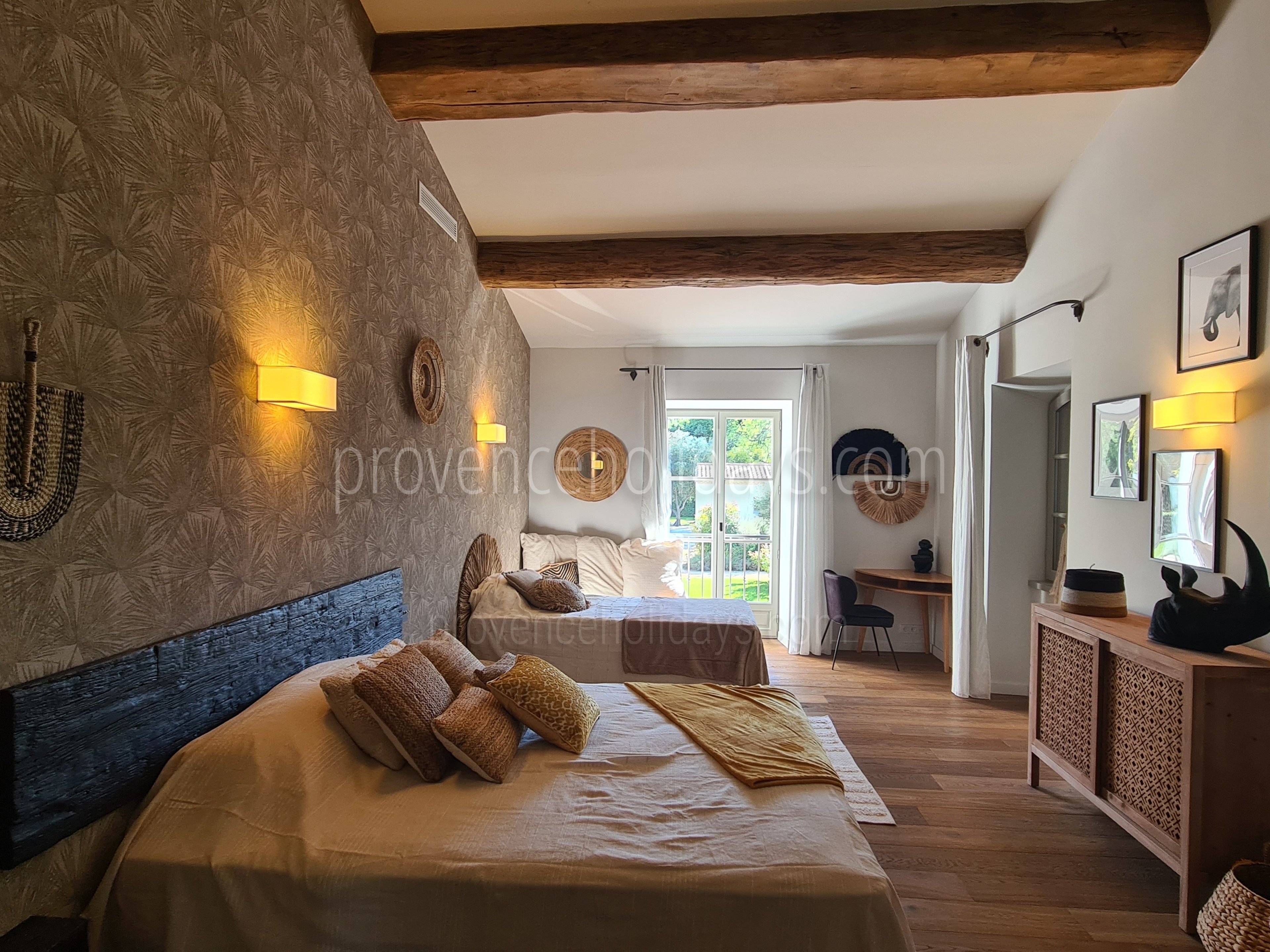 58 - Mas Van Gogh: Villa: Bedroom