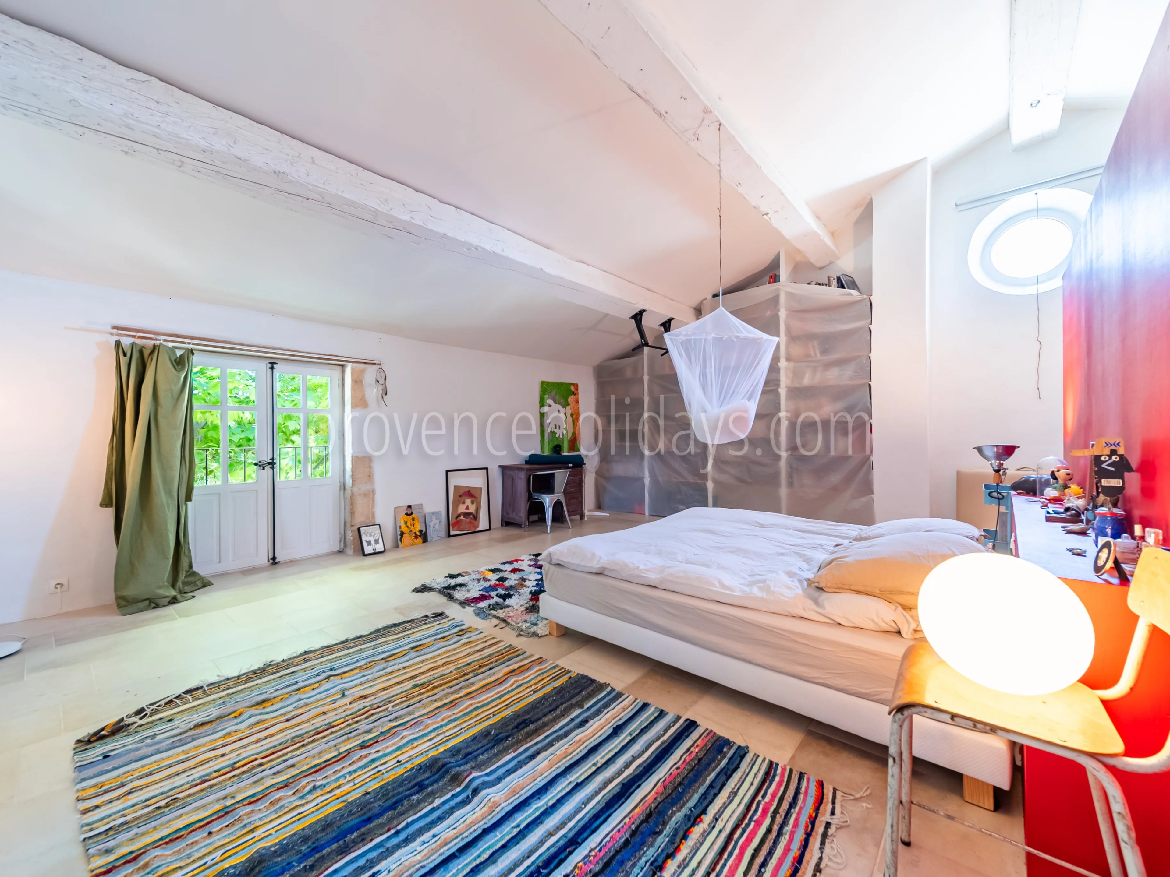 7 - Characterful mas in Cavaillon: Villa: Bedroom