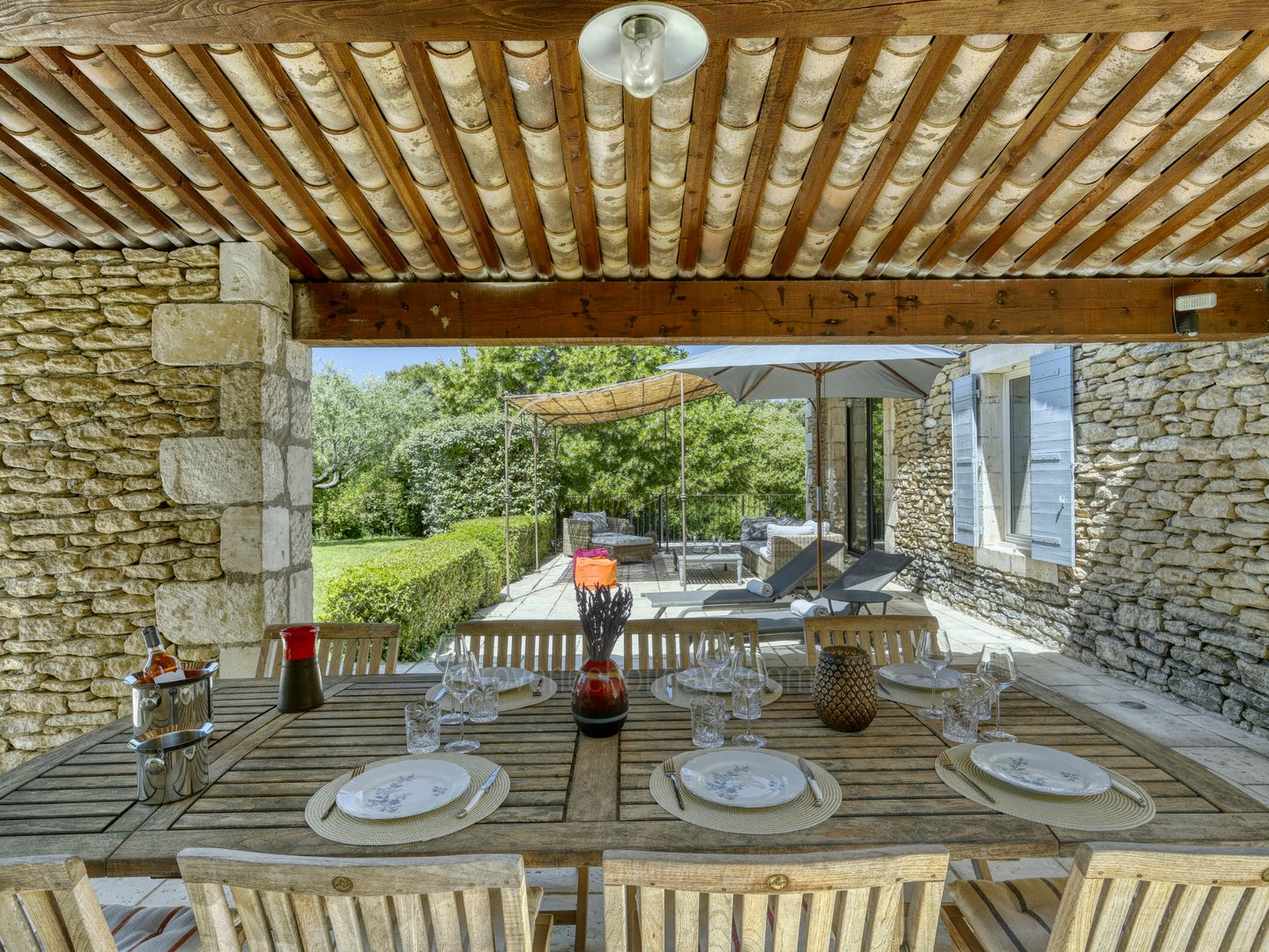 13 - Les Terrasses de Gordes: Villa: Exterior