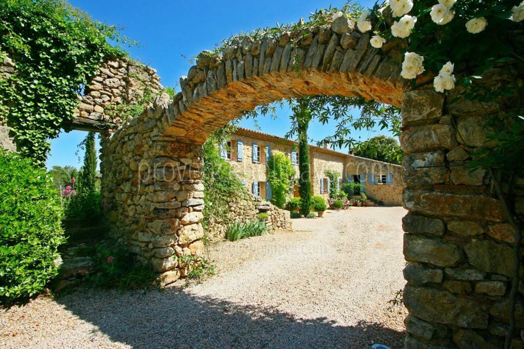 5 - Mas Lorgues: Villa: Exterior