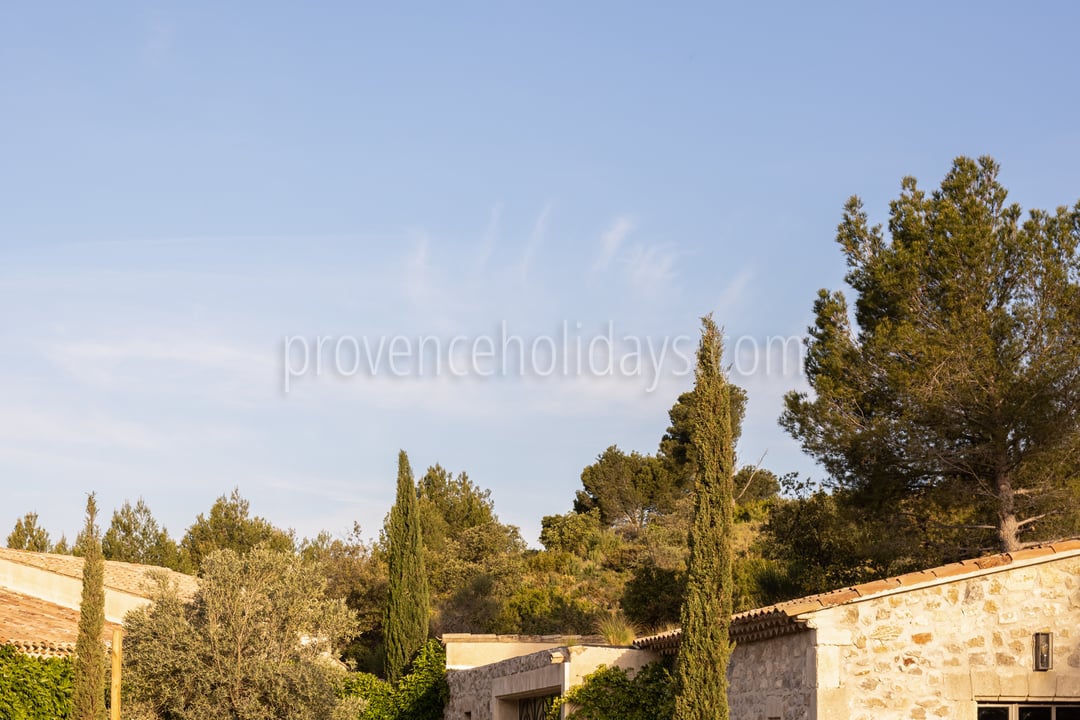 22 - Mas des Collines: Villa: Exterior