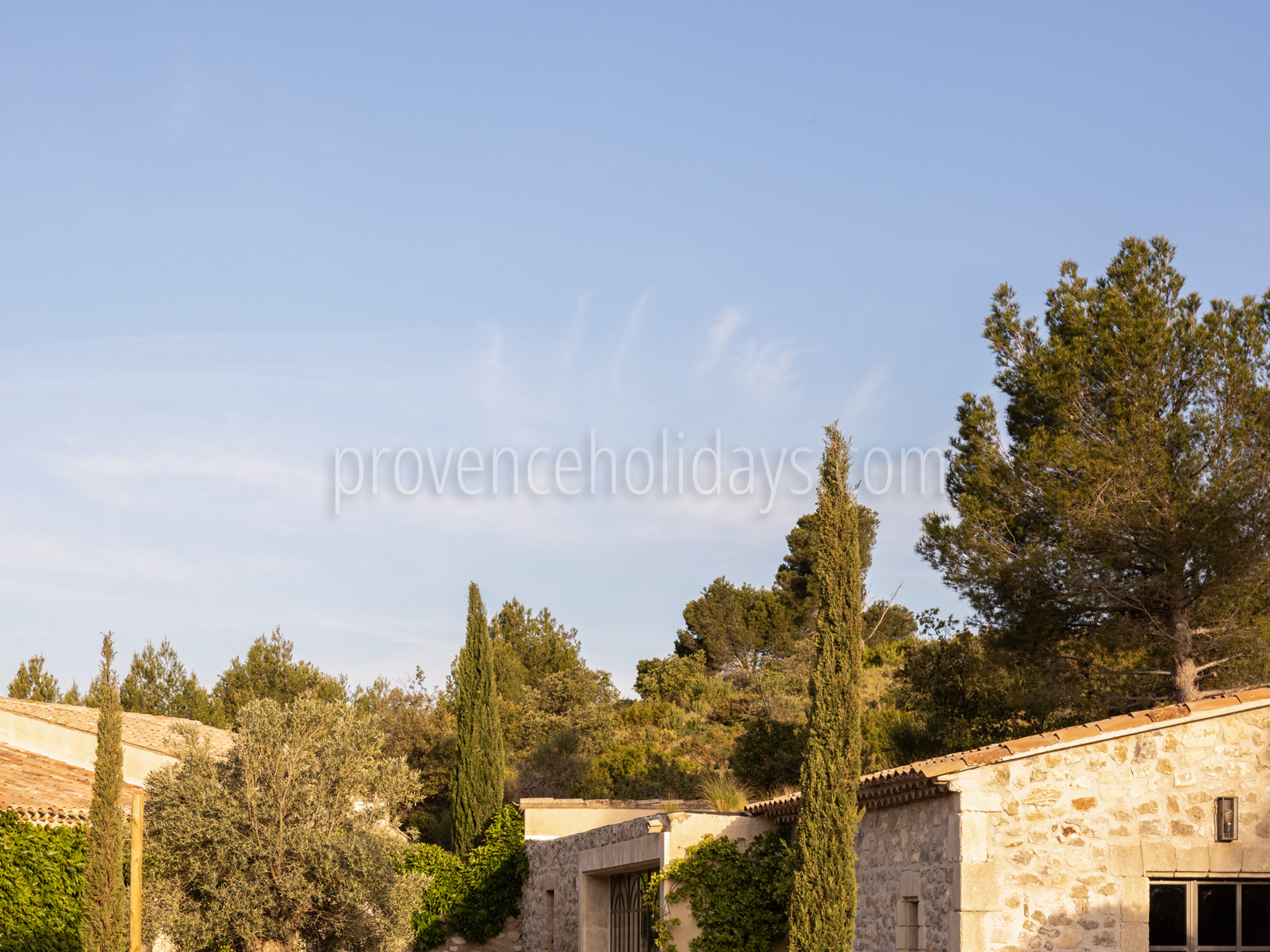 22 - Mas des Collines: Villa: Exterior
