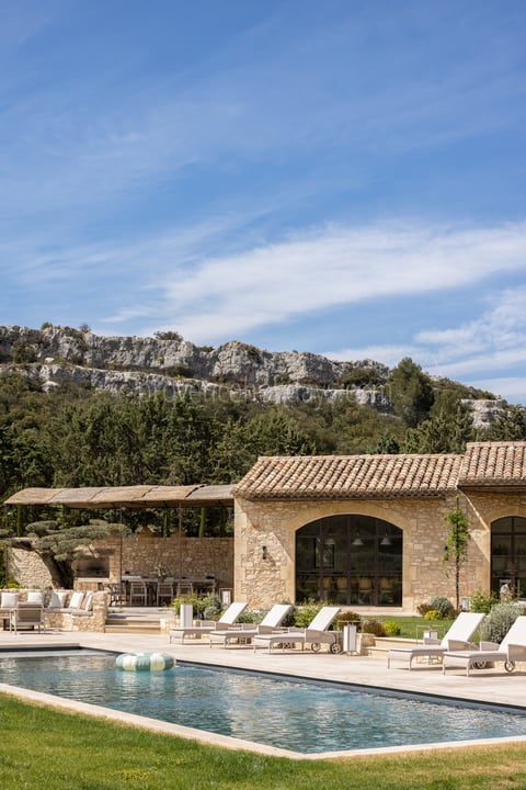 7 - Mas Chabaud: Villa: Exterior