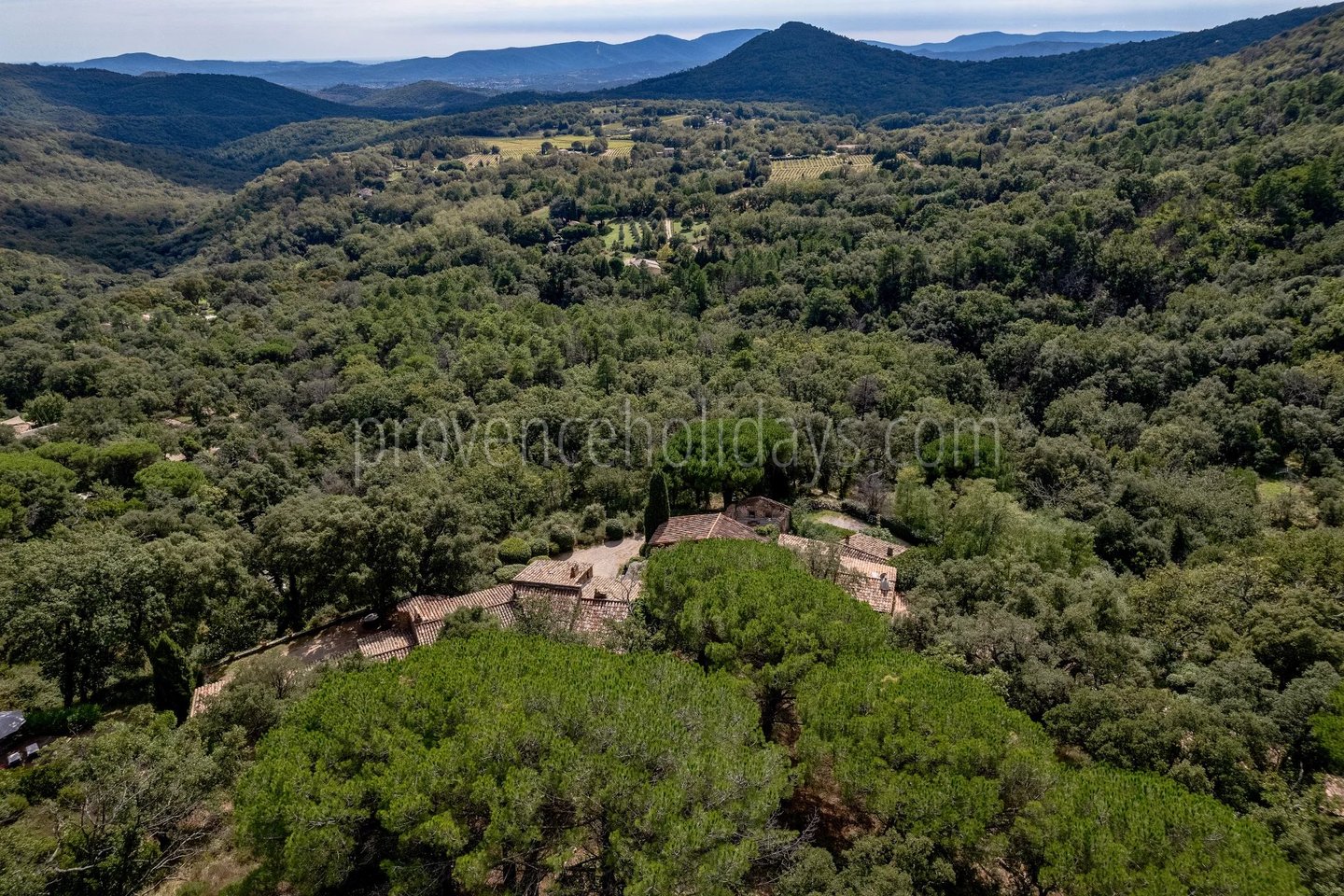 7 - Stone hameau in La Garde-Freinet: Villa: Exterior