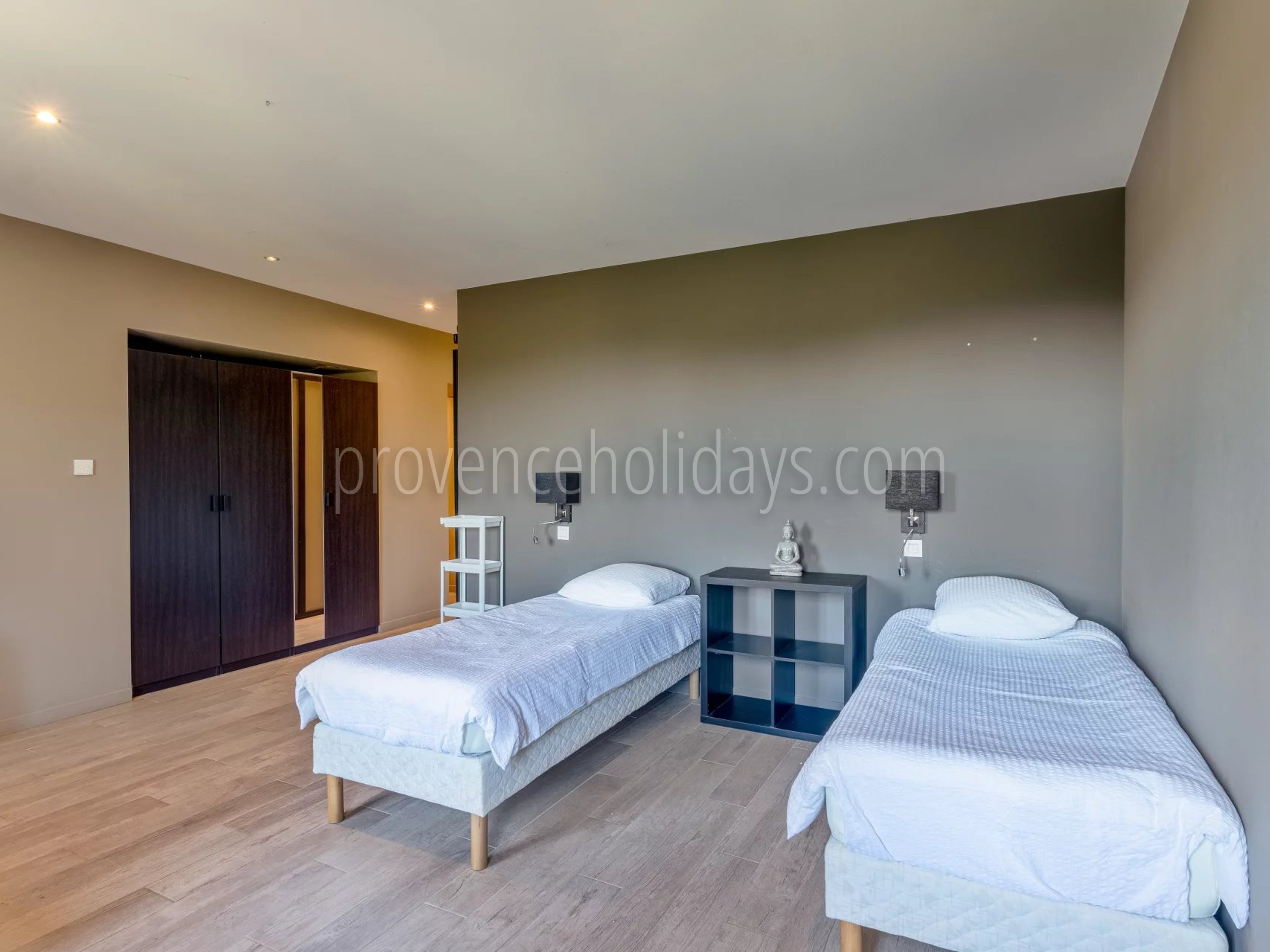 25 - Stone estate in La Garde-Freinet: Villa: Bedroom