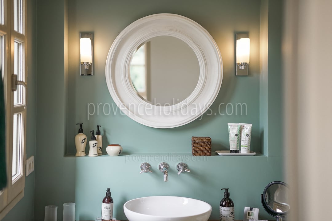 41 - Mas Aurelia: Villa: Bathroom
