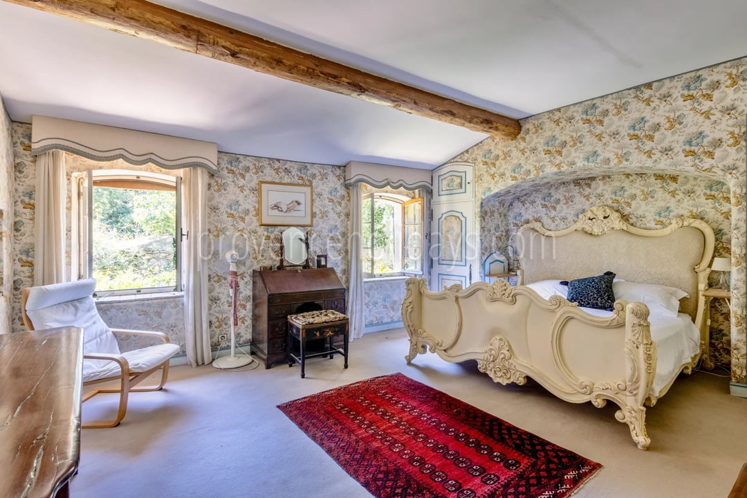 10 - Te renoveren gehucht in Grimaud: Villa: Bedroom