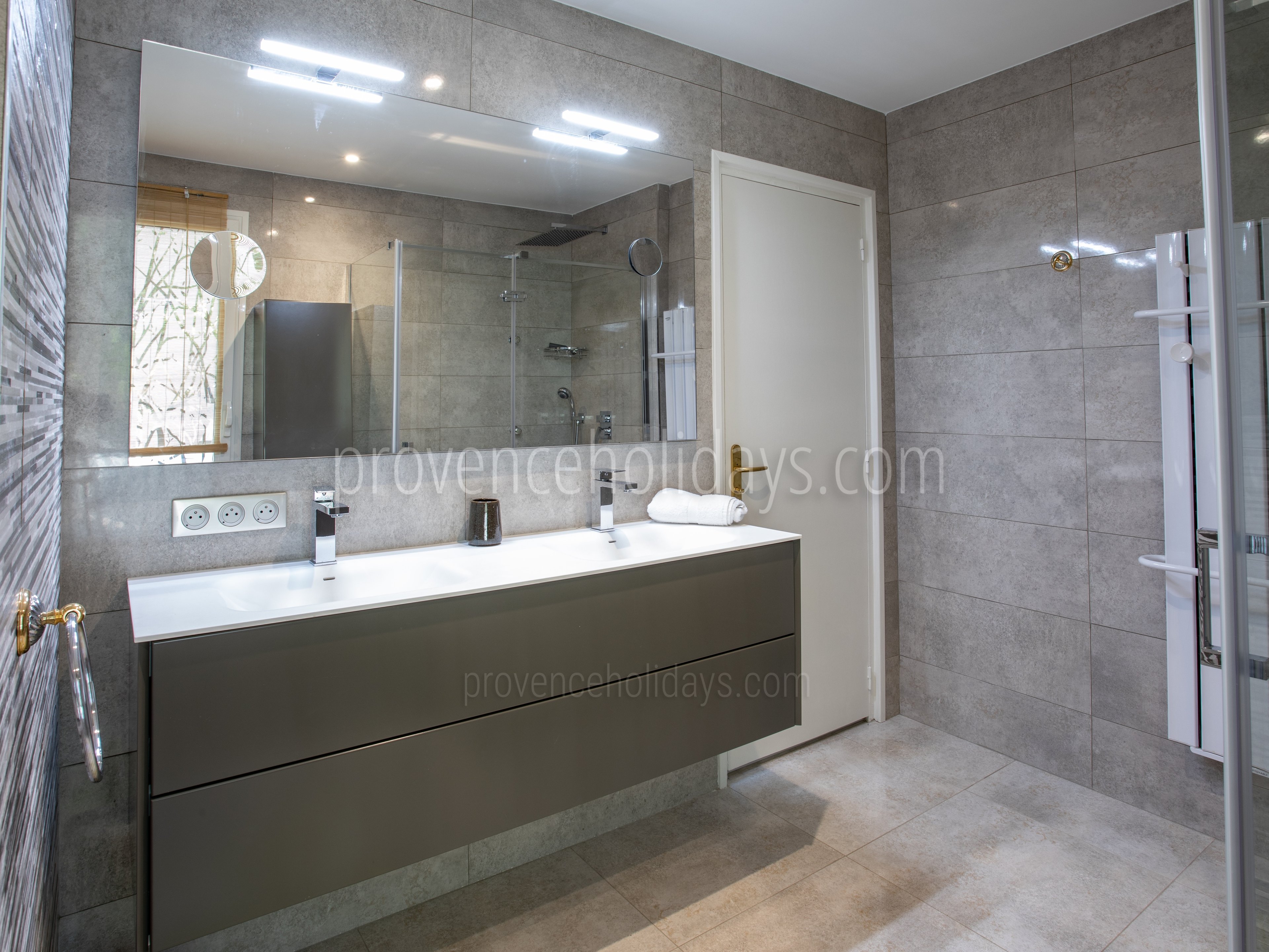 64 - Villa du Var: Villa: Bathroom