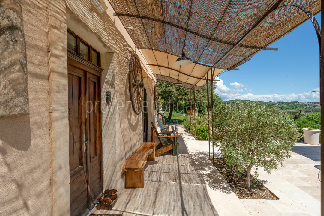 28 - Bastide des Chênes: Villa: Exterior