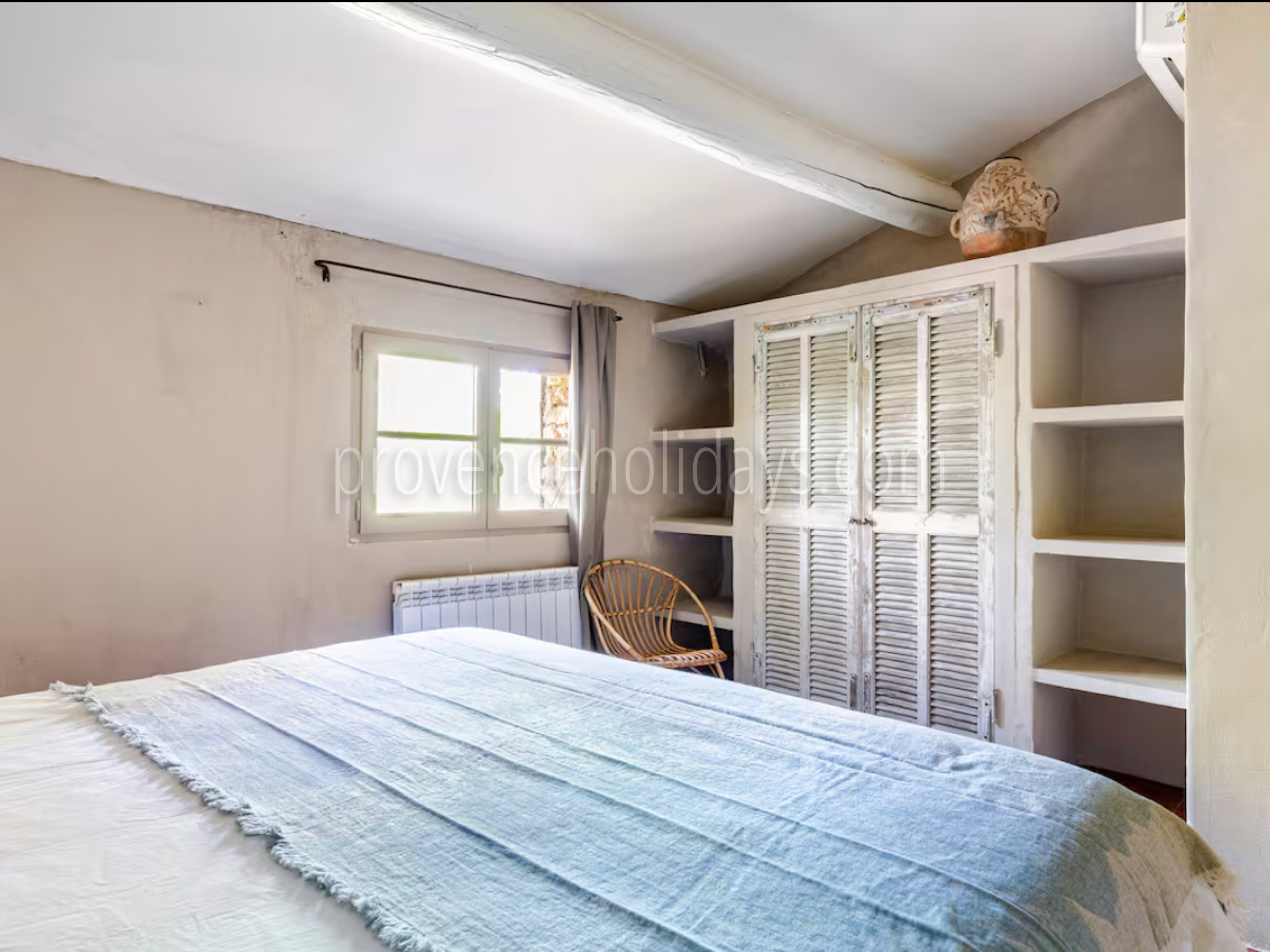 20 - Les Vues du Luberon: Villa: Bedroom