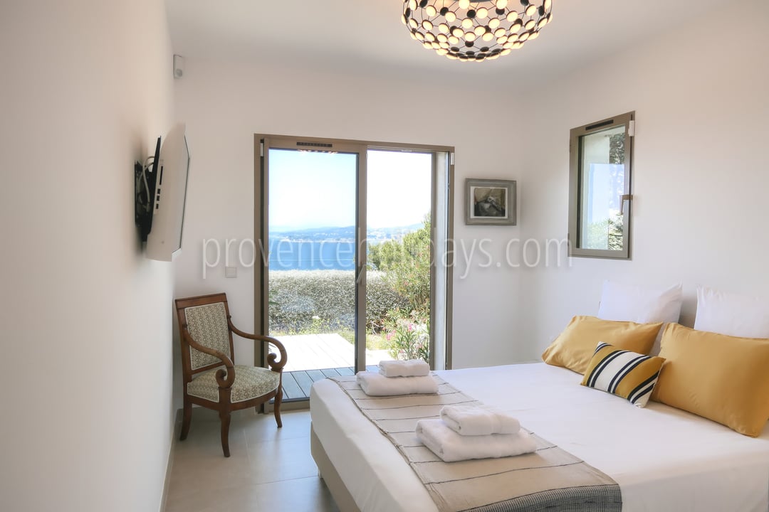 11 - Villa Florensia: Villa: Bedroom