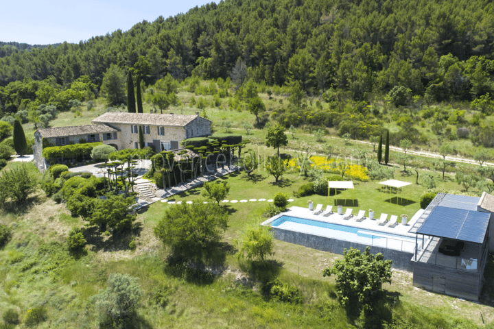 Luxury Holiday Rental with Heated Pool near the Mont Ventoux