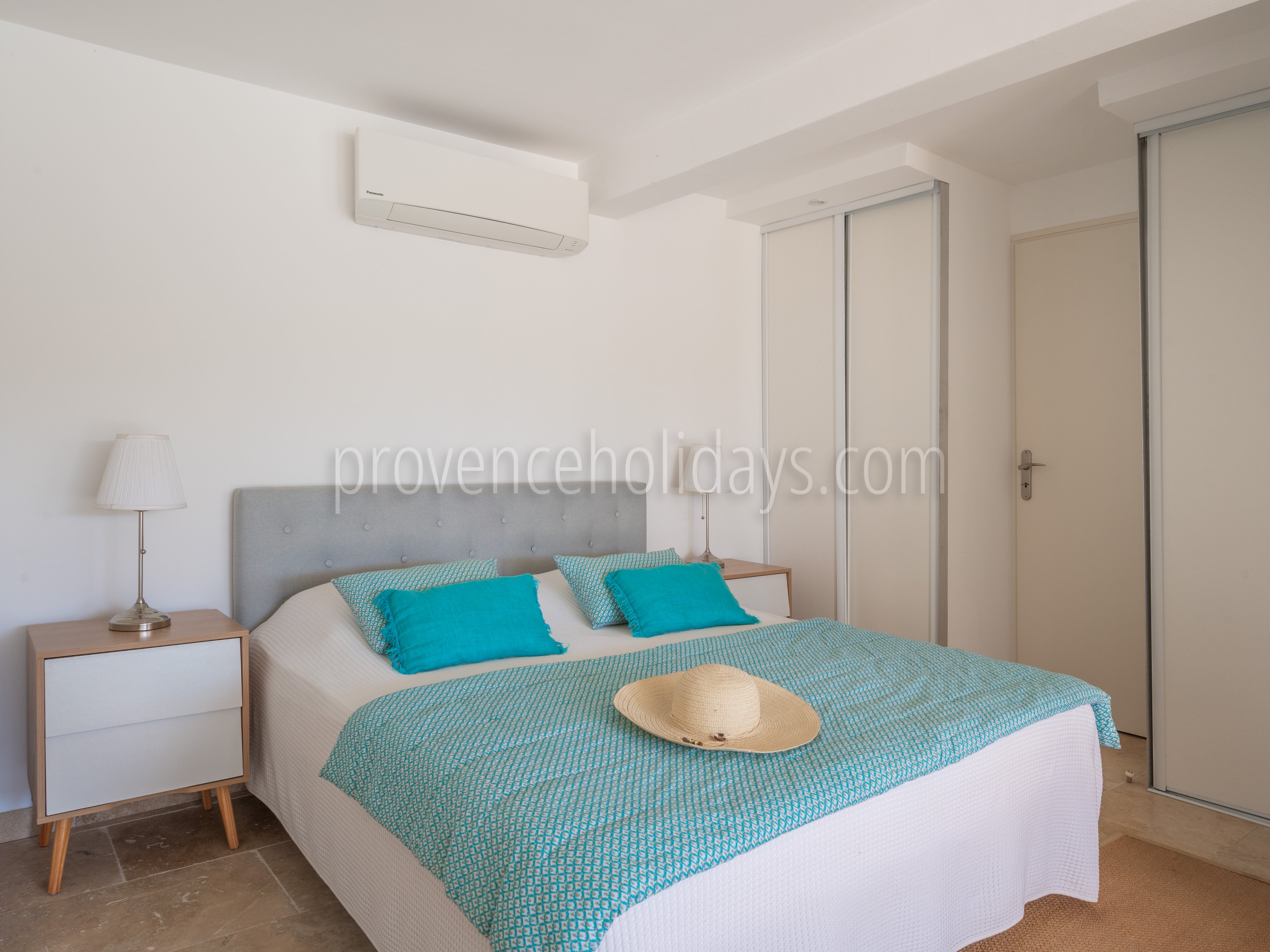 13 - La Pinède: Villa: Bedroom