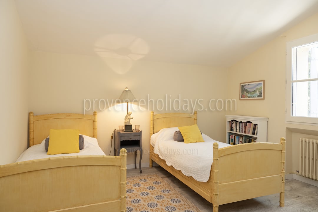 4 - Le Mas d\'Ansouis: Villa: Bedroom