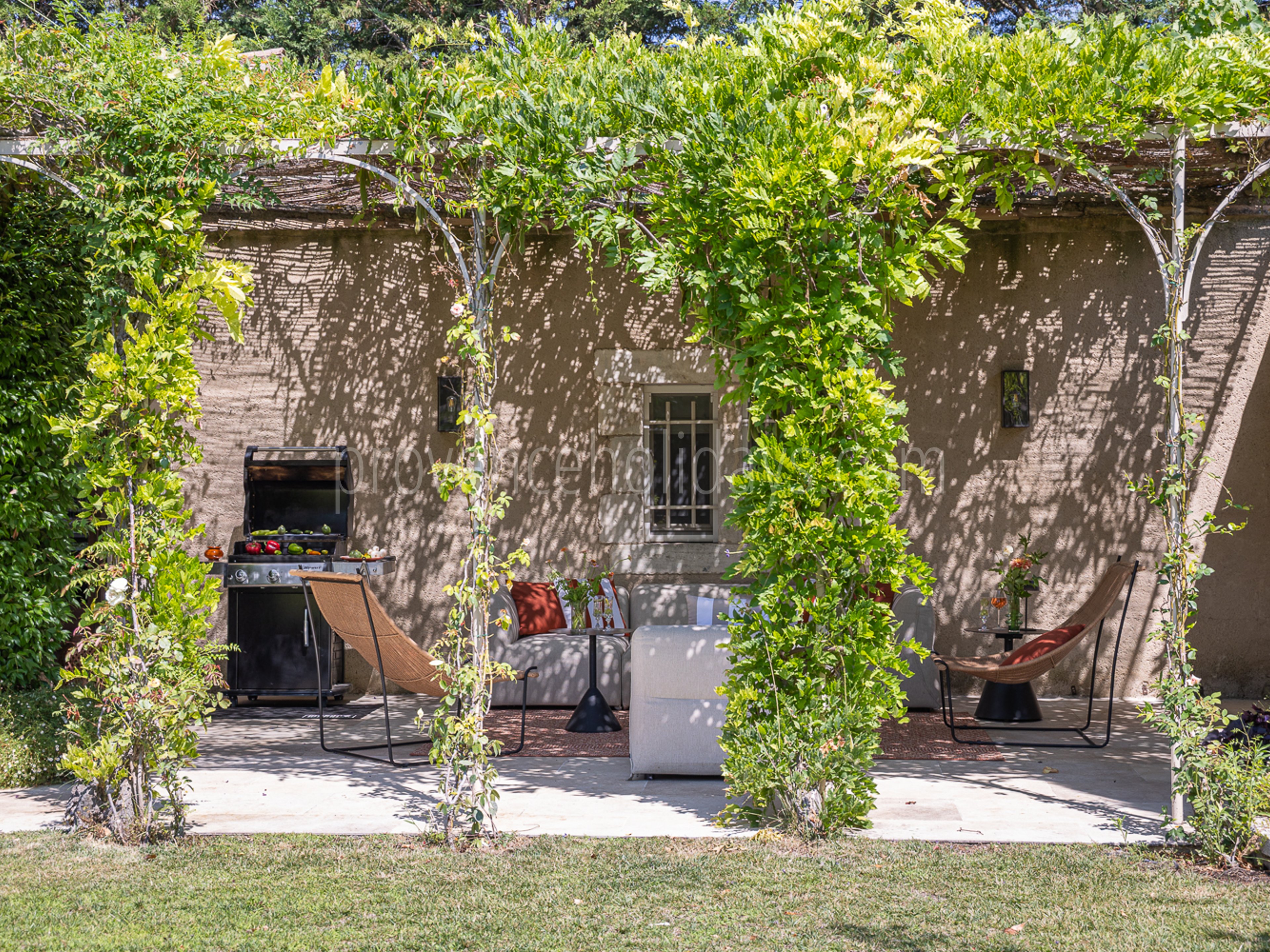 36 - Le Mas des Magnans: Villa: Exterior
