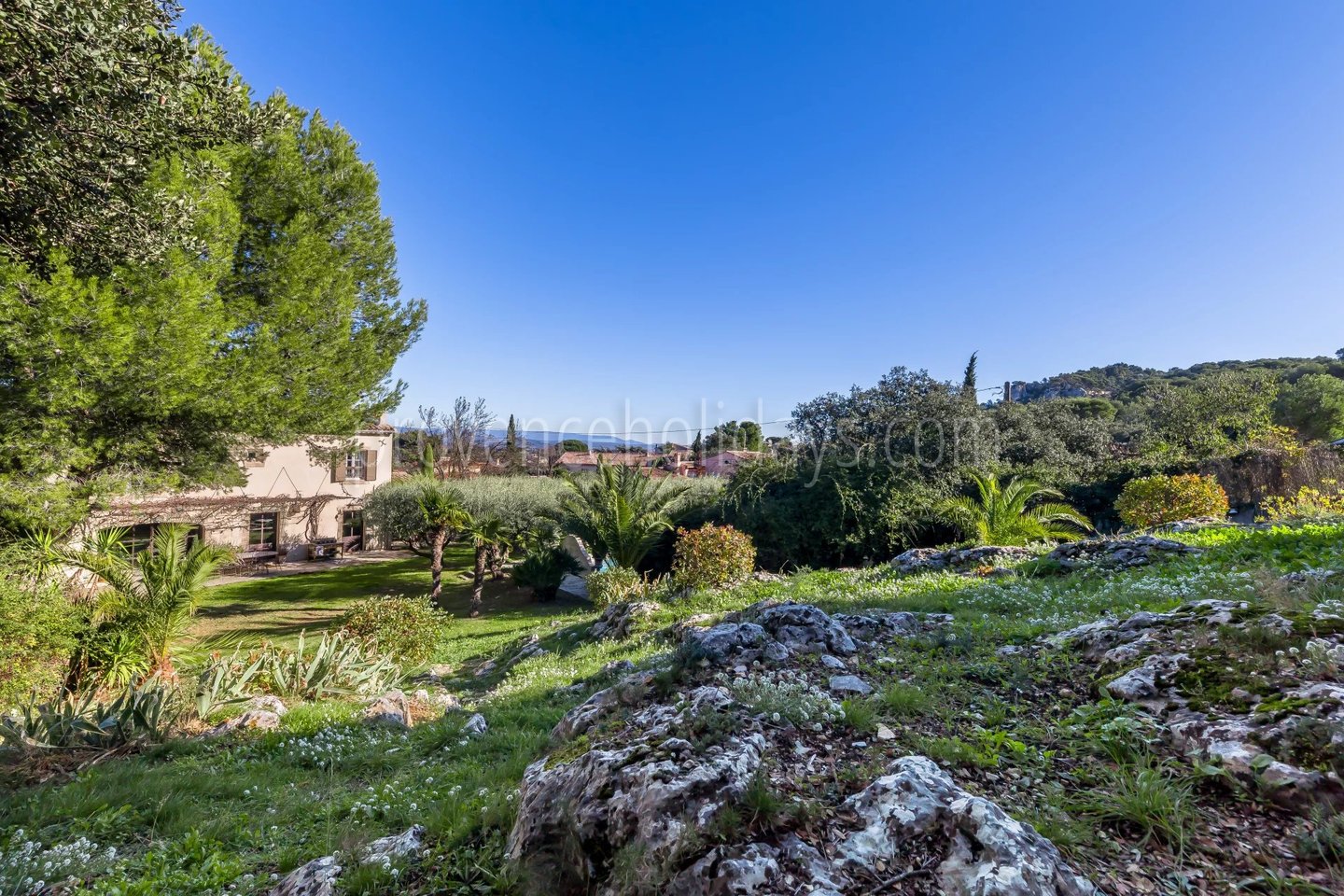 15 - Stone bastide in Cavaillon: Villa: Exterior
