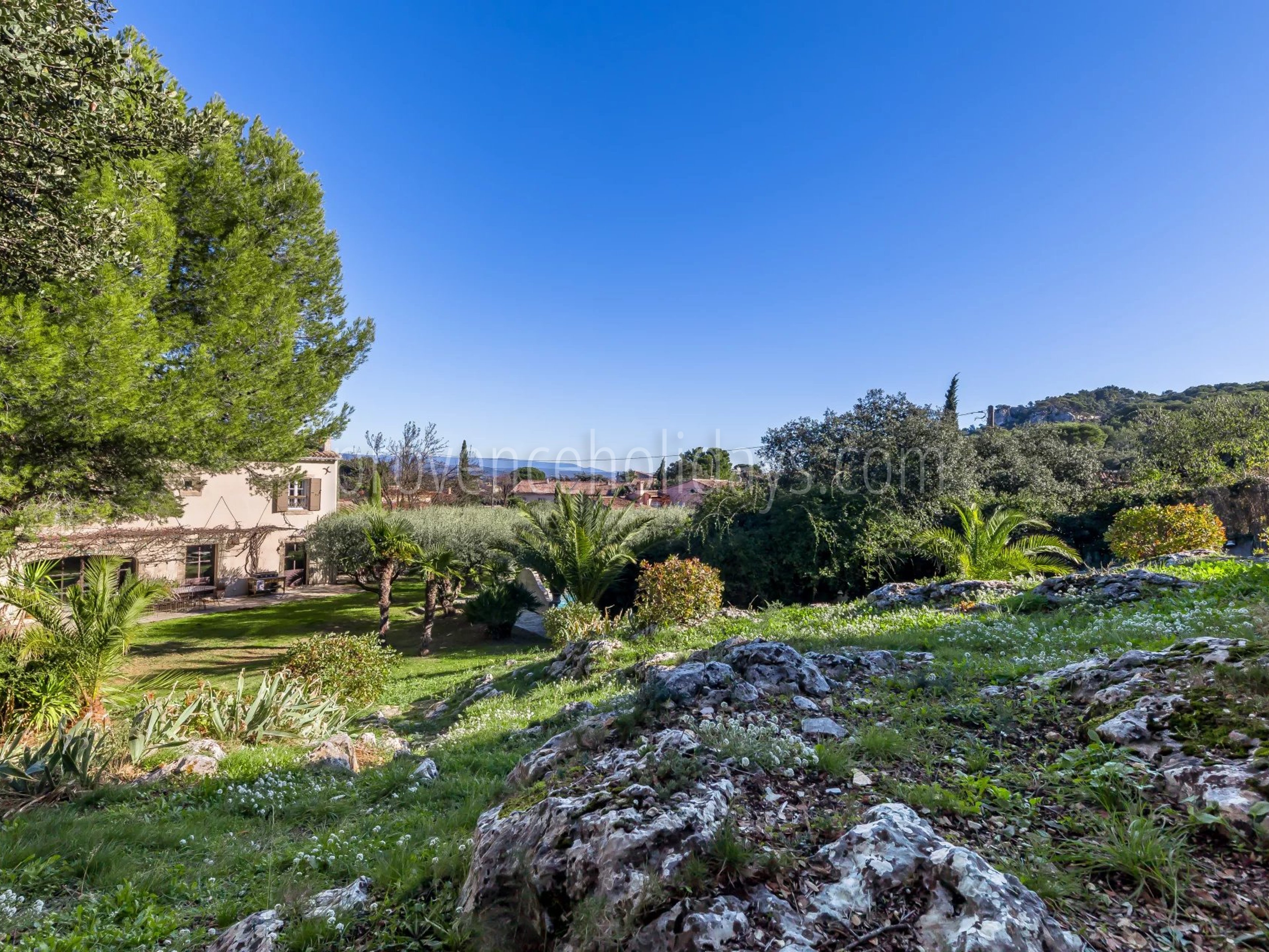 15 - Stone bastide in Cavaillon: Villa: Exterior