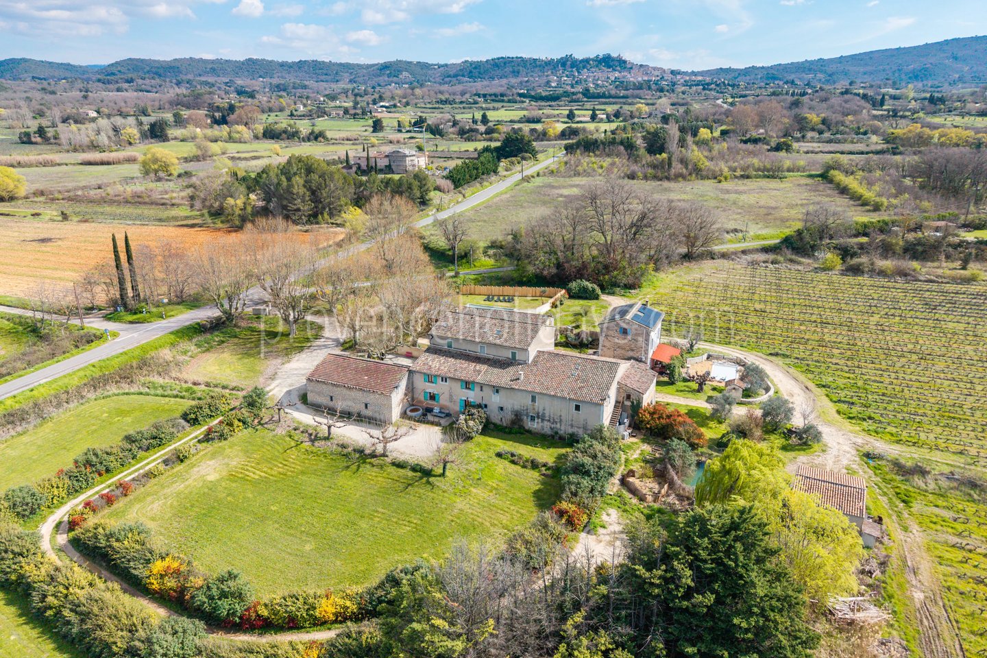 7 - Mas avec piscine à Bonnieux: Villa: Exterior
