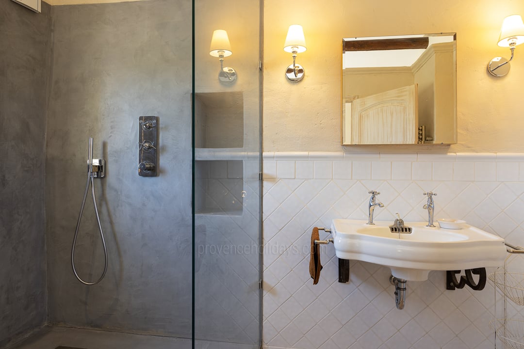 23 - Mas de Saint Véran: Villa: Bathroom