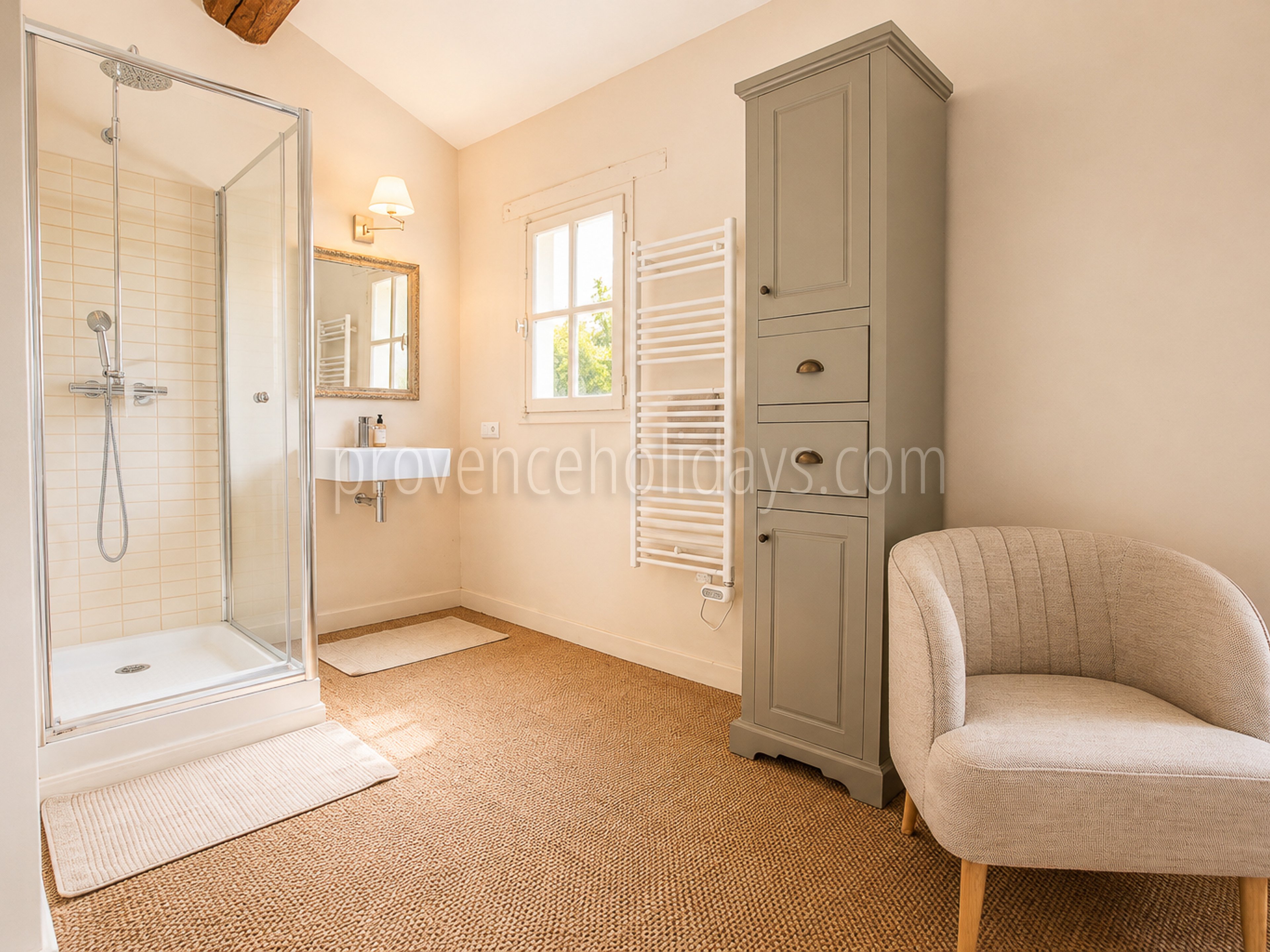 46 - Bauernhaus mit Blick auf den Luberon: Villa: Bathroom