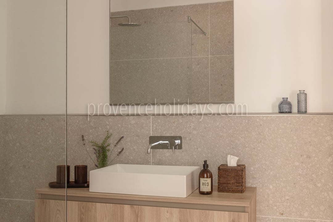 142 - Mas du Carlet: Villa: Bathroom 1