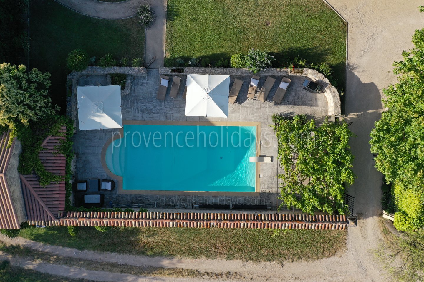 19 - Mas Lambesc: Villa: Exterior