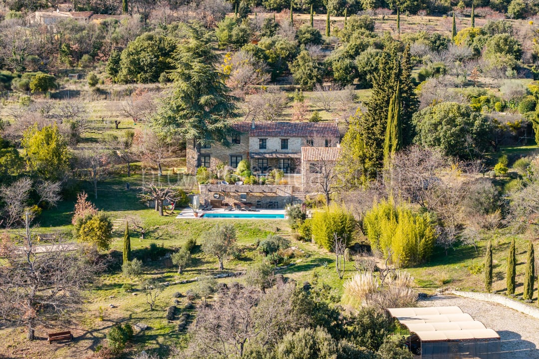 Stone Property with Luberon Panorama near Gordes