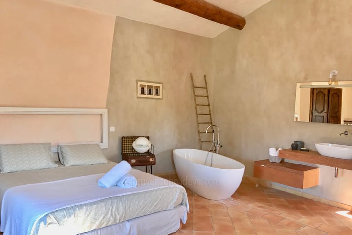 5 - Provence retrouvée: Villa: Bedroom 3