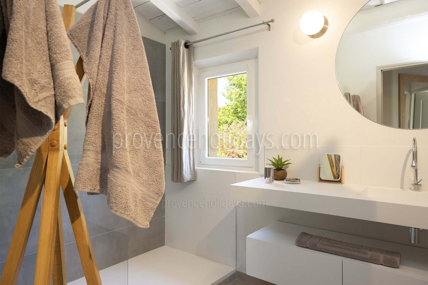 24 - Le Mas des Lauriers: Villa: Bathroom