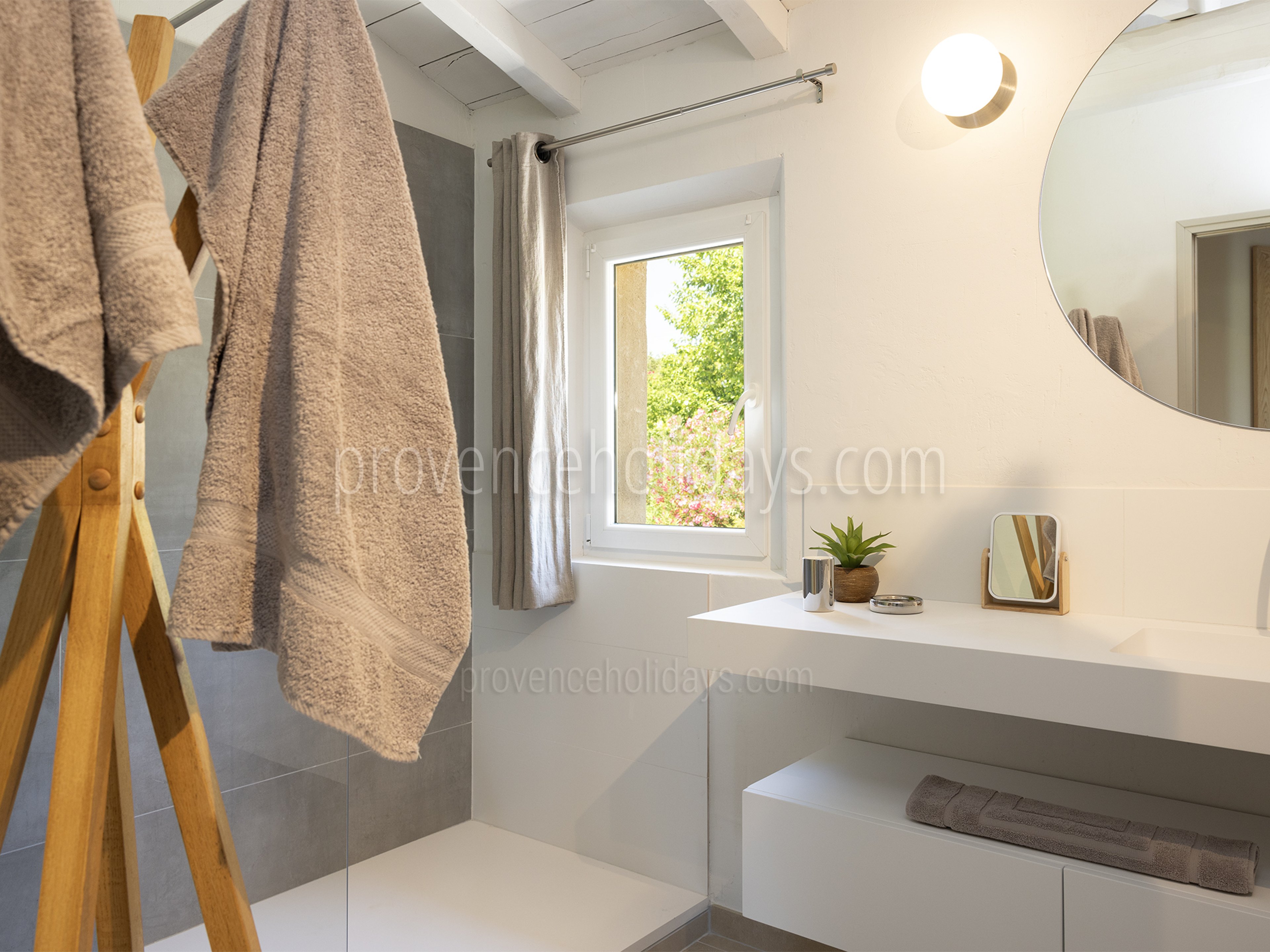 24 - Le Mas des Lauriers: Villa: Bathroom