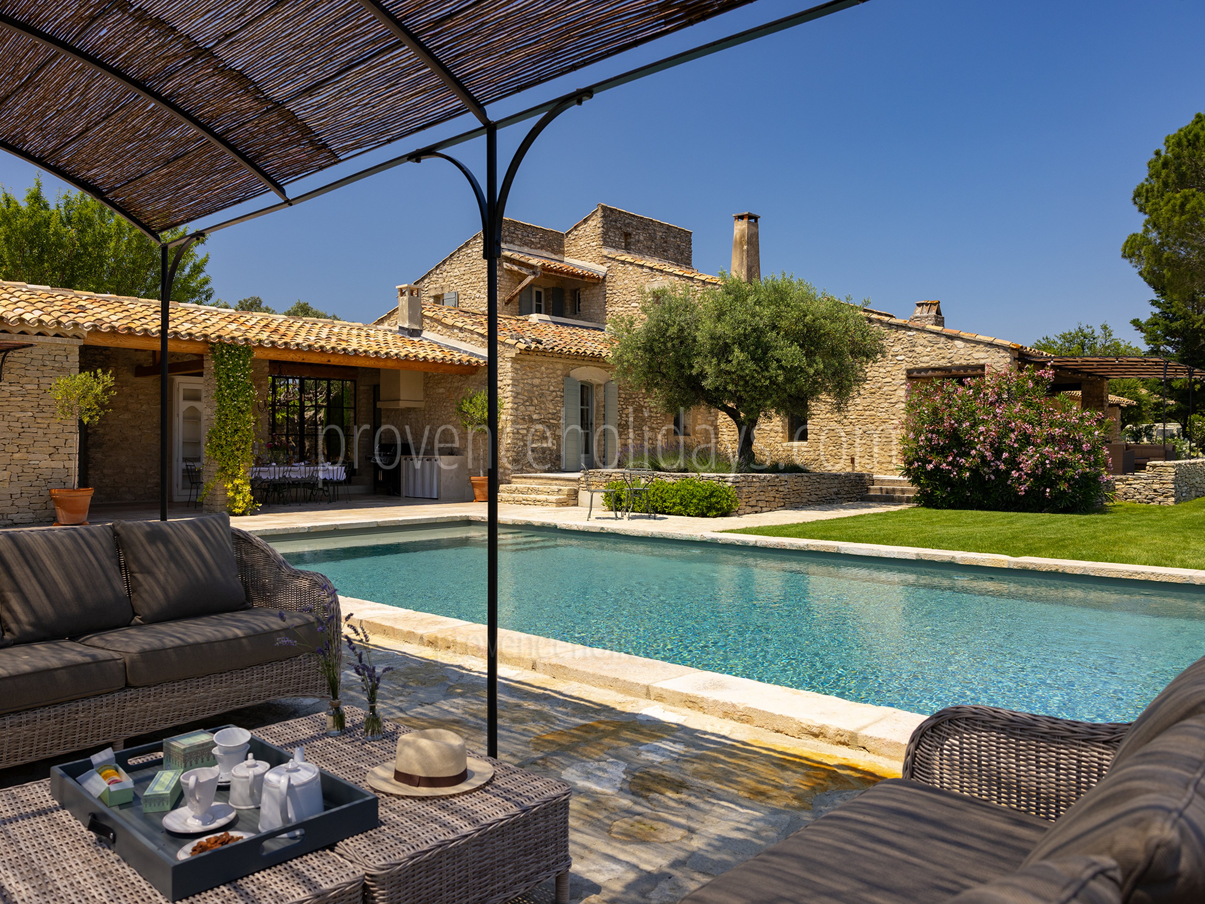 27 - Mas de Bel Air: Villa: Exterior