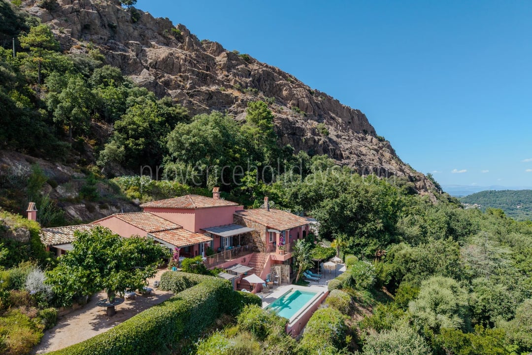 Renovierte Villa mit Meerblick in La Garde-Freinet