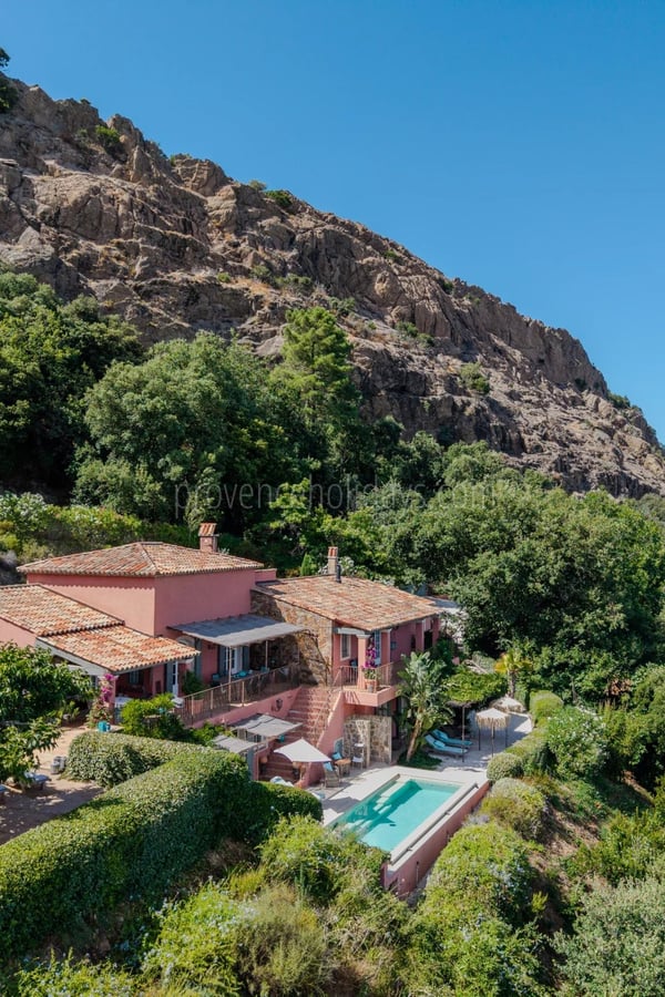 1 - Comfort, views & authenticity,  just 25 minutes from Saint-Tropez: Villa: Exterior