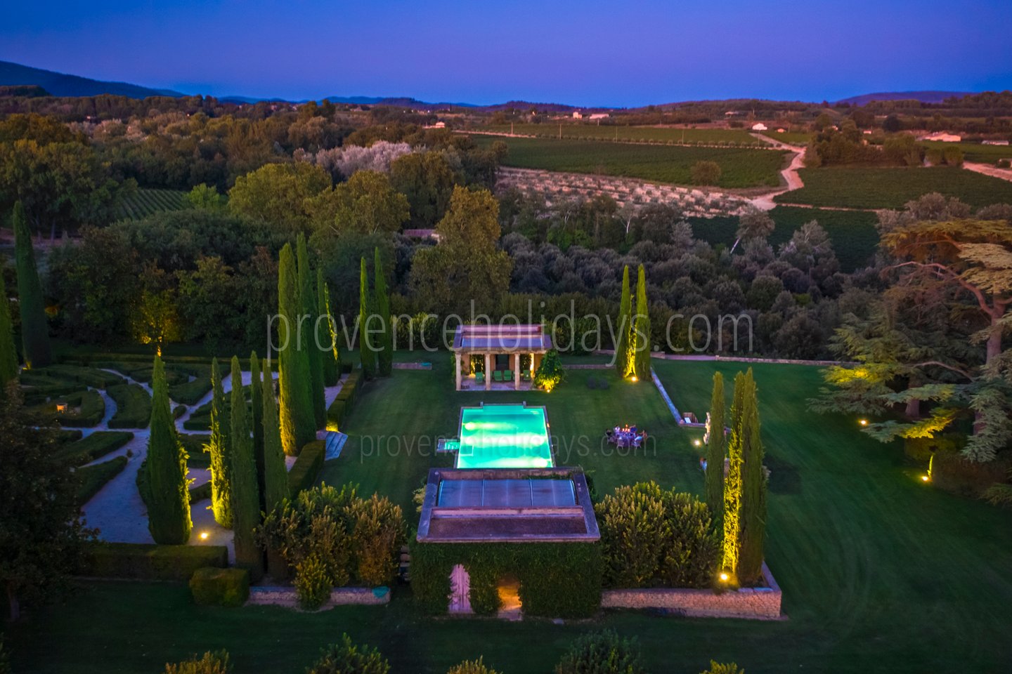 79 - Domaine de Luberon: Villa: Exterior