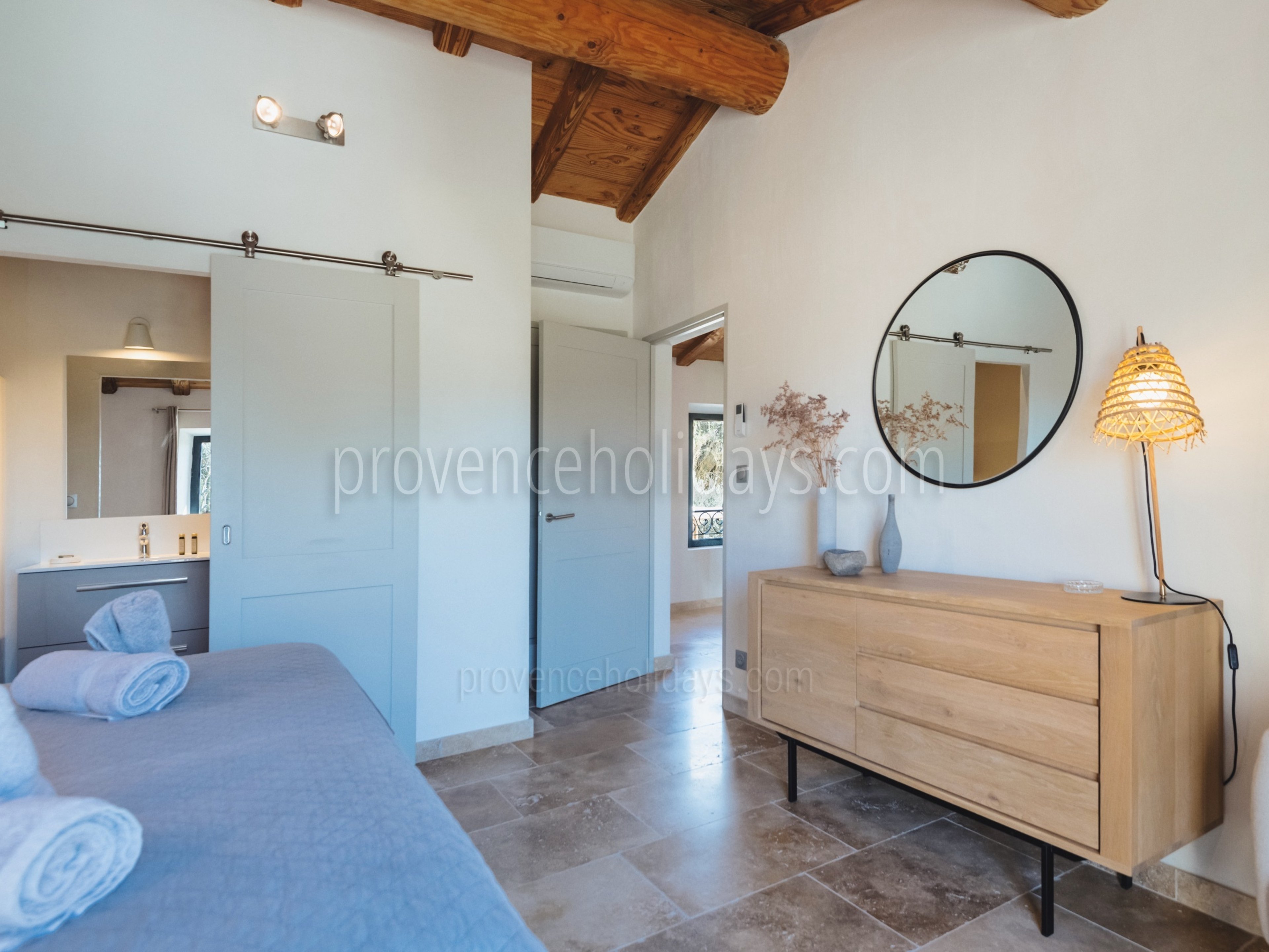 25 - Mas des Cerisiers: Villa: Interior