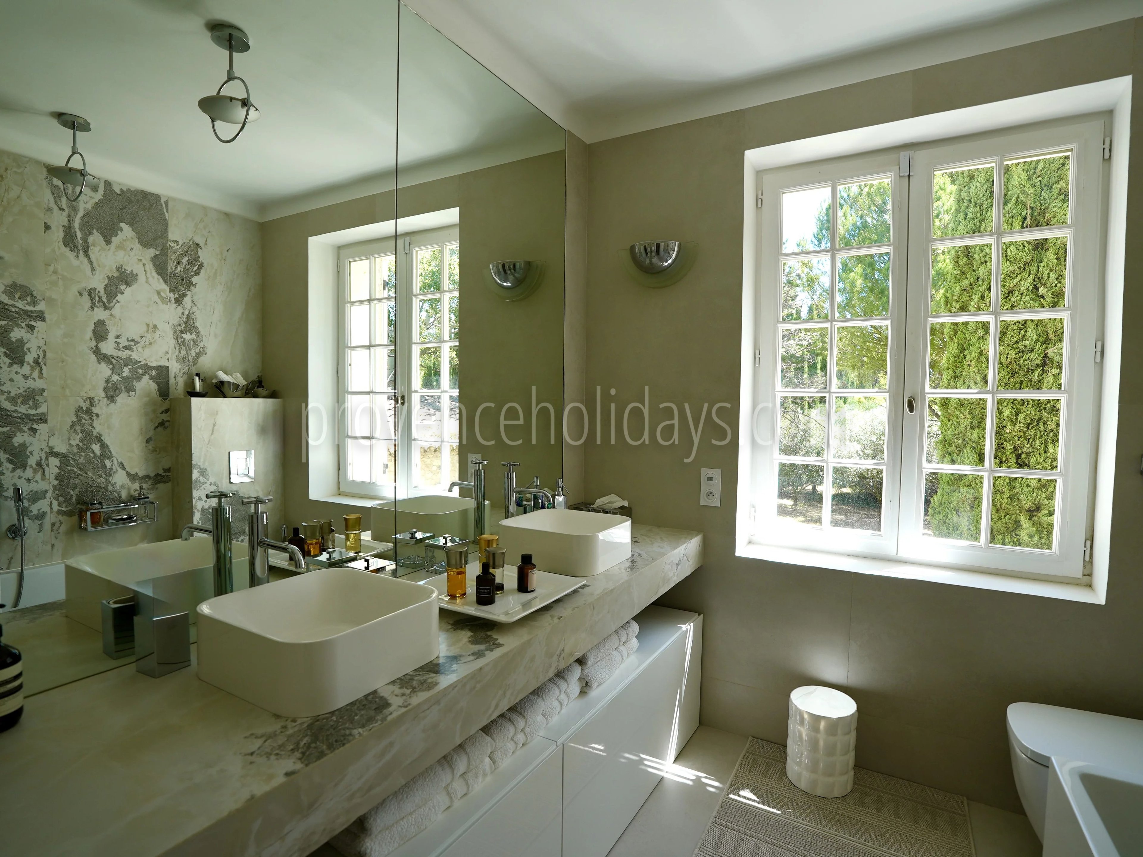 28 - Stone estate in Eygalières: Villa: Bathroom