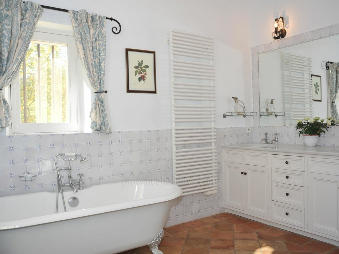 44 - Le Mas de Bonnieux: Villa: Bathroom