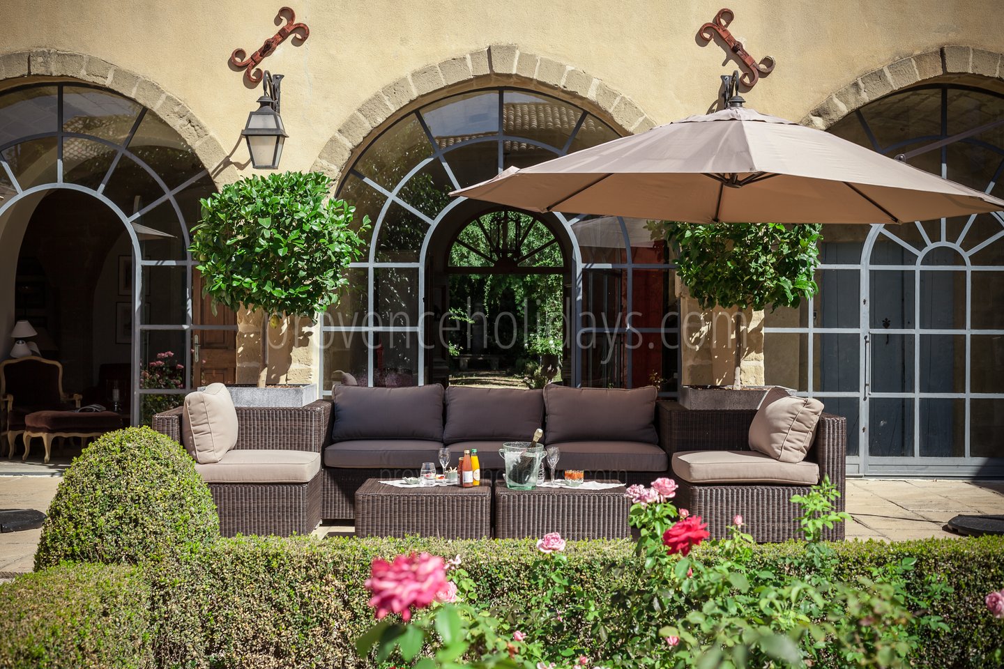 15 - Domaine d\'Uzès: Villa: Exterior