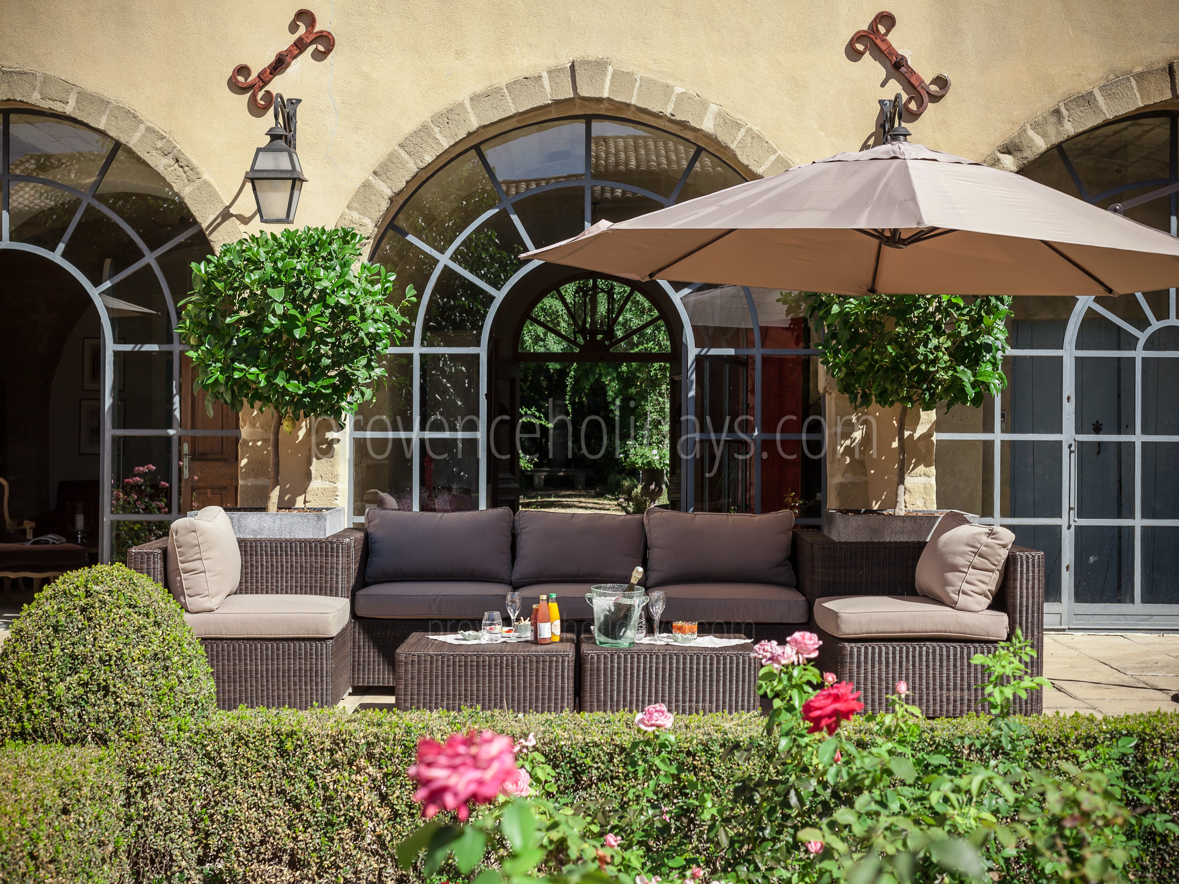 15 - Domaine d\'Uzès: Villa: Exterior
