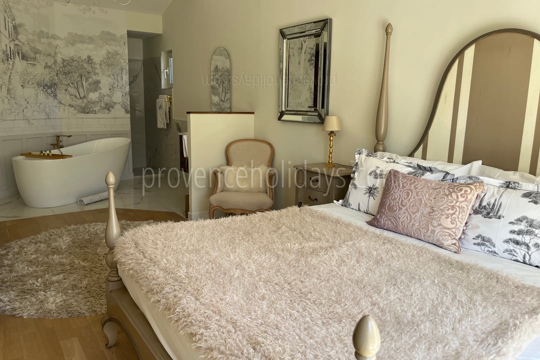 32 - Le Mas de la Cabro: Villa: Bedroom
