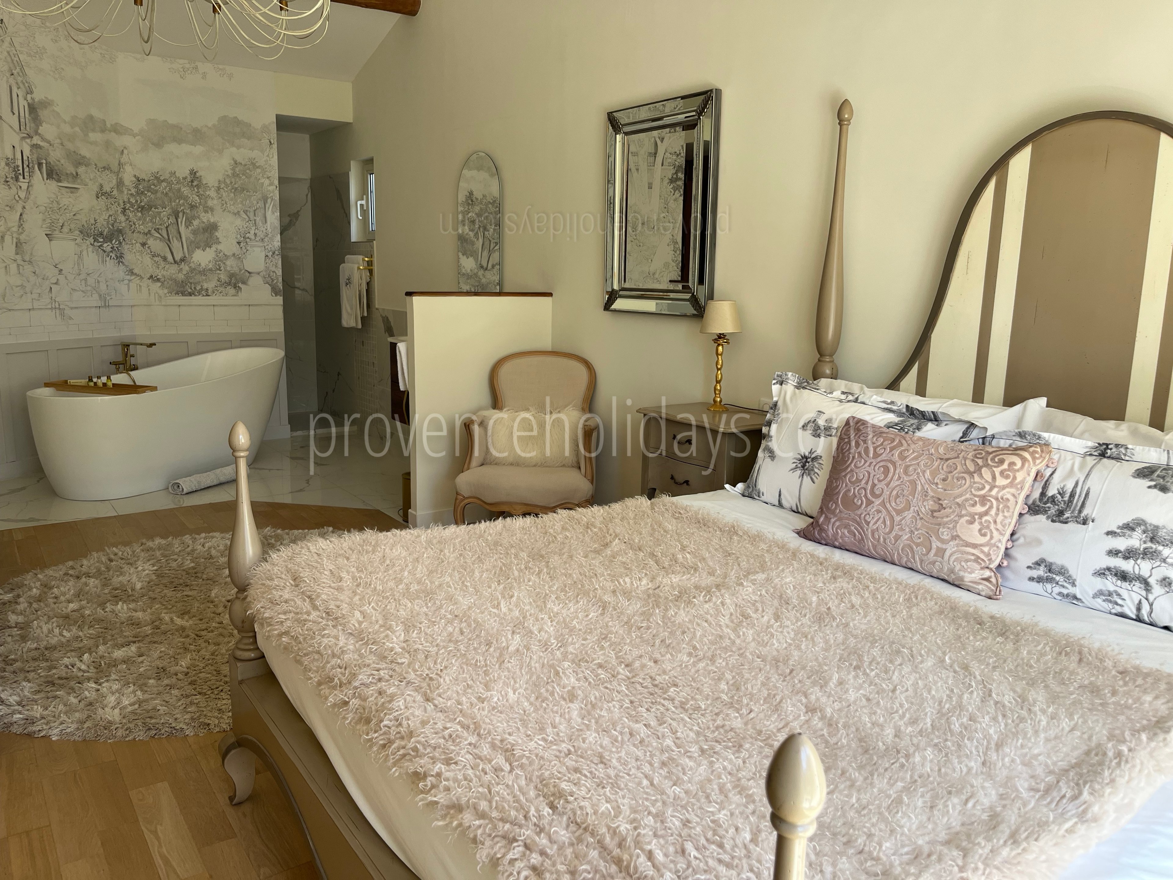 32 - Le Mas de la Cabro: Villa: Bedroom