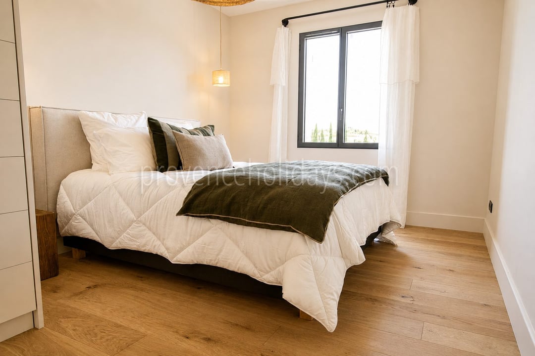 20 - Villa within walking distance of Maussane-les-Alpilles: Villa: Bedroom