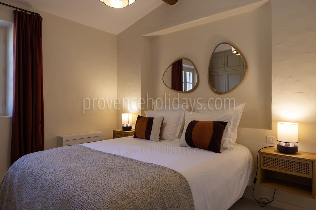 44 - Le Mas des Magnans: Villa: Bedroom