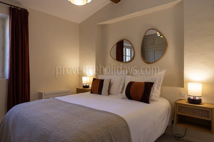 44 - Le Mas des Magnans: Villa: Bedroom