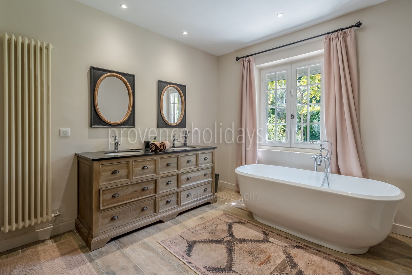 27 - Le Mas des Figues: Villa: Bathroom