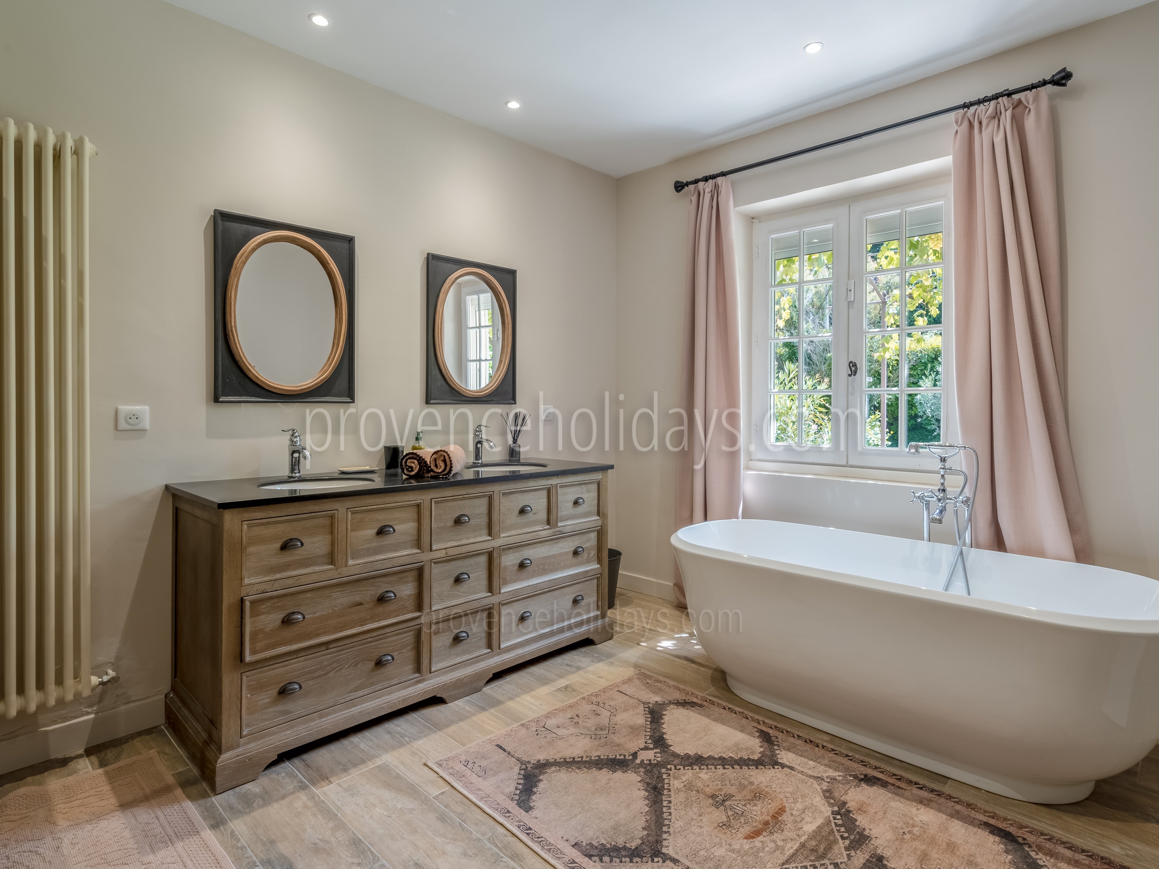 27 - Le Mas des Figues: Villa: Bathroom