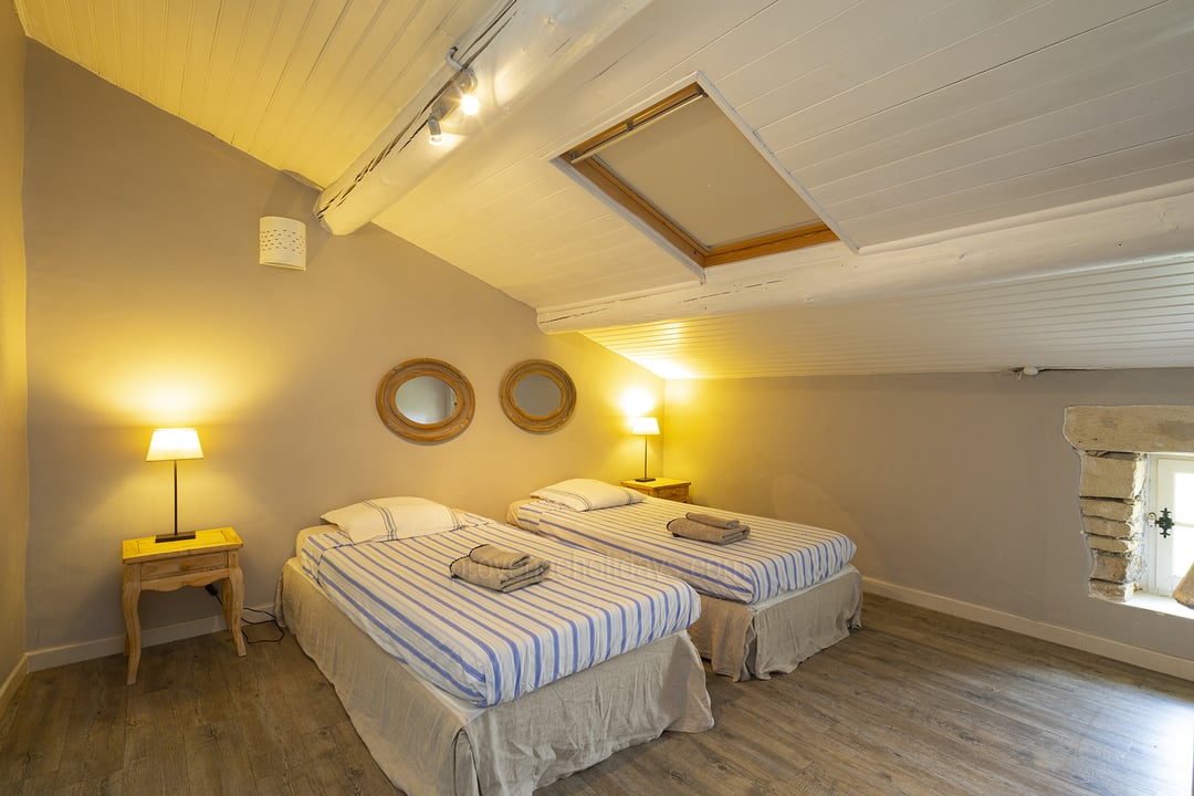 25 - La Garrigue: Villa: Bedroom