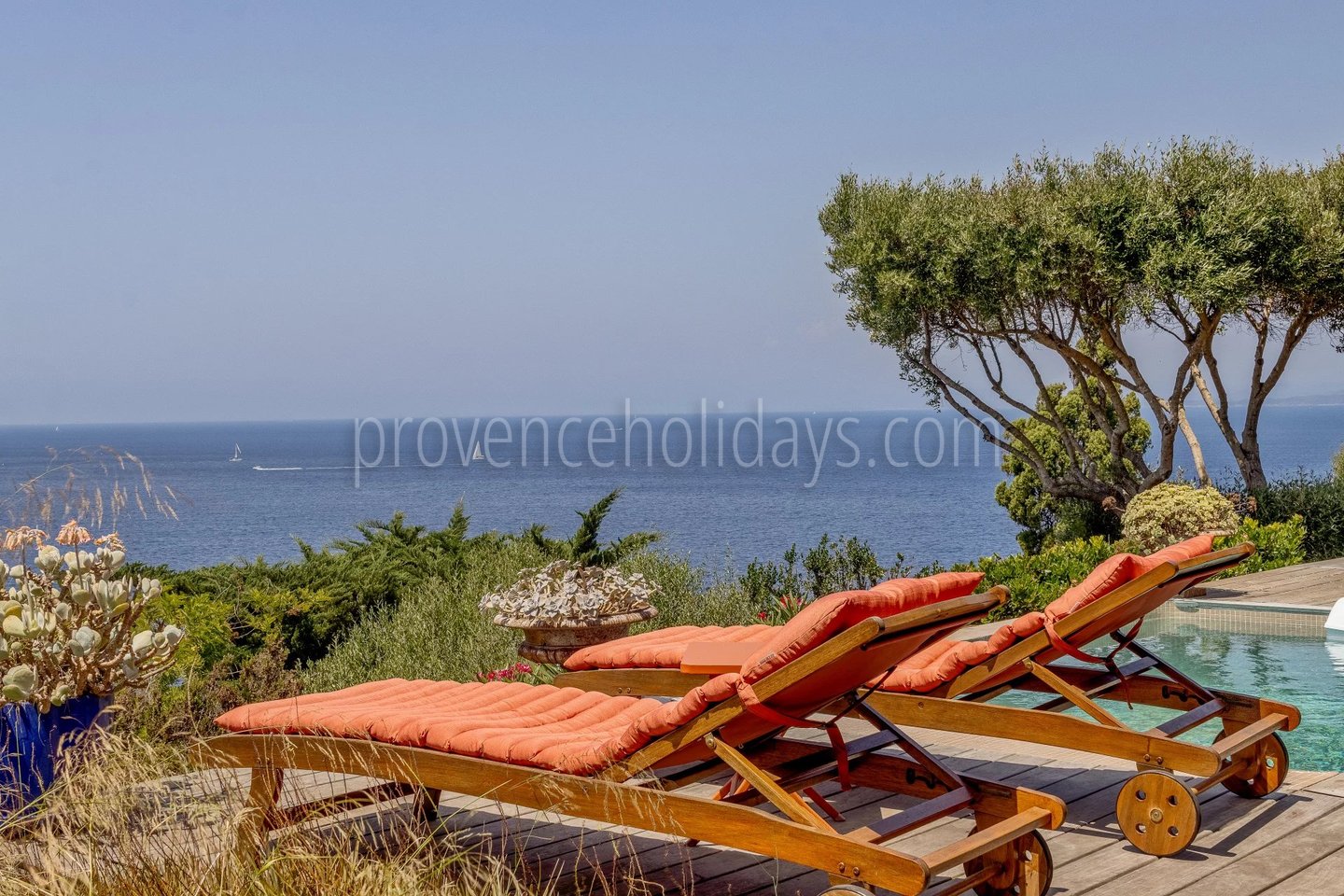 1 - Intieme villa in Hyères: Villa: Exterior